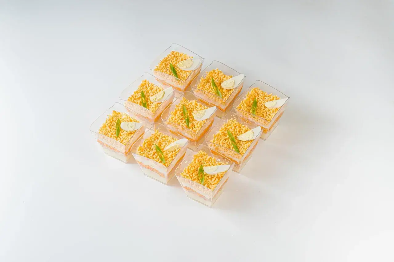 Салат Мимоза с горбушей в стаканчиках 9шт.