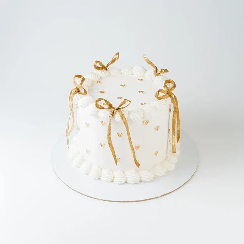 Торт заказной с лентами