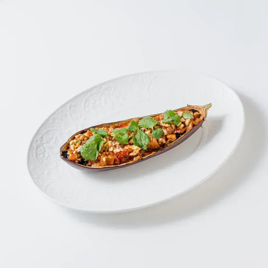 Баклажан печёный с соусом