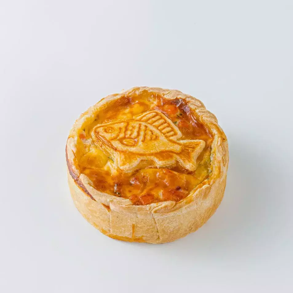 Киш с красной рыбой и брокколи