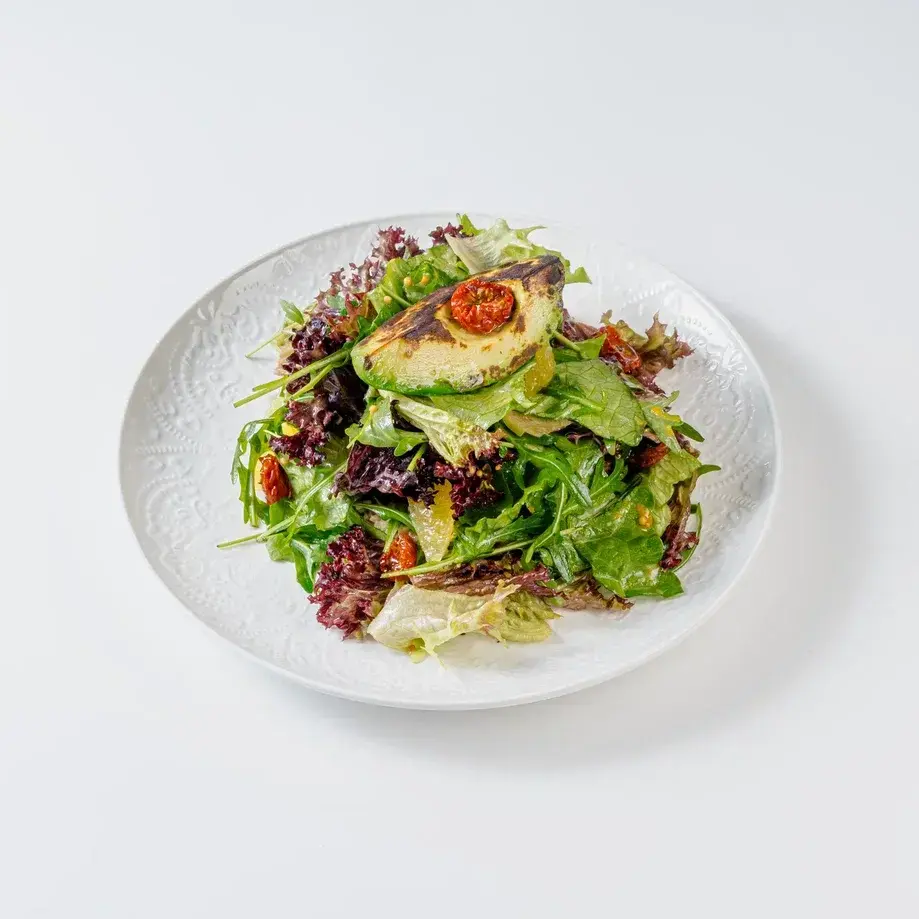 Салат из полбы и ячменя с цитрусовым винегретом