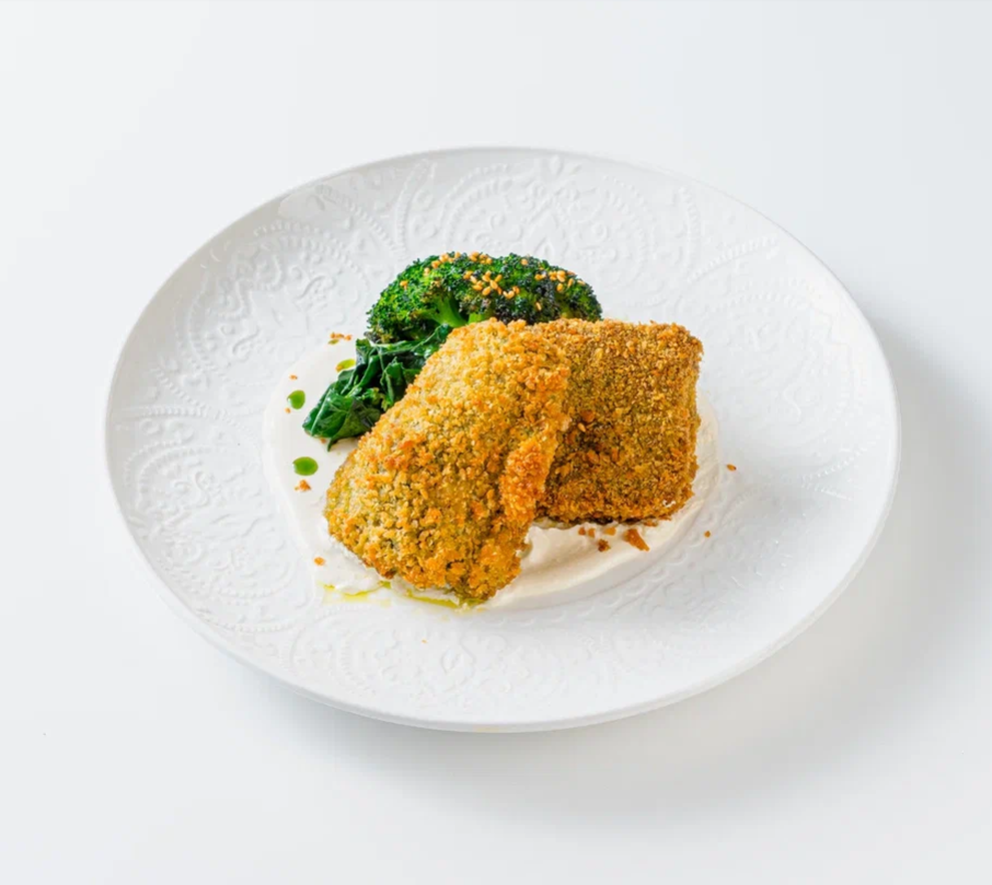 Судак с брокколи и соусом на основе тахини